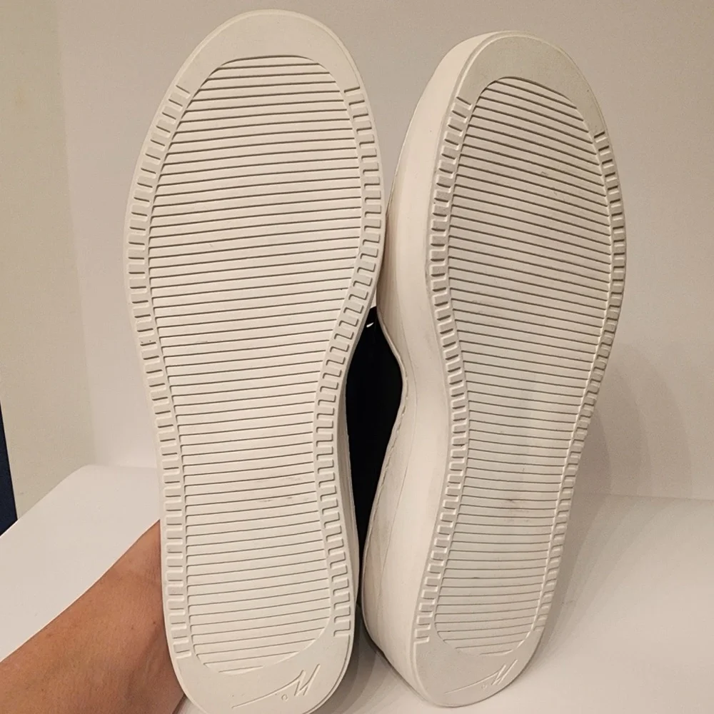 Article No. Black Casual Running Low-Top Sneakers Men’s Black & White Size 7